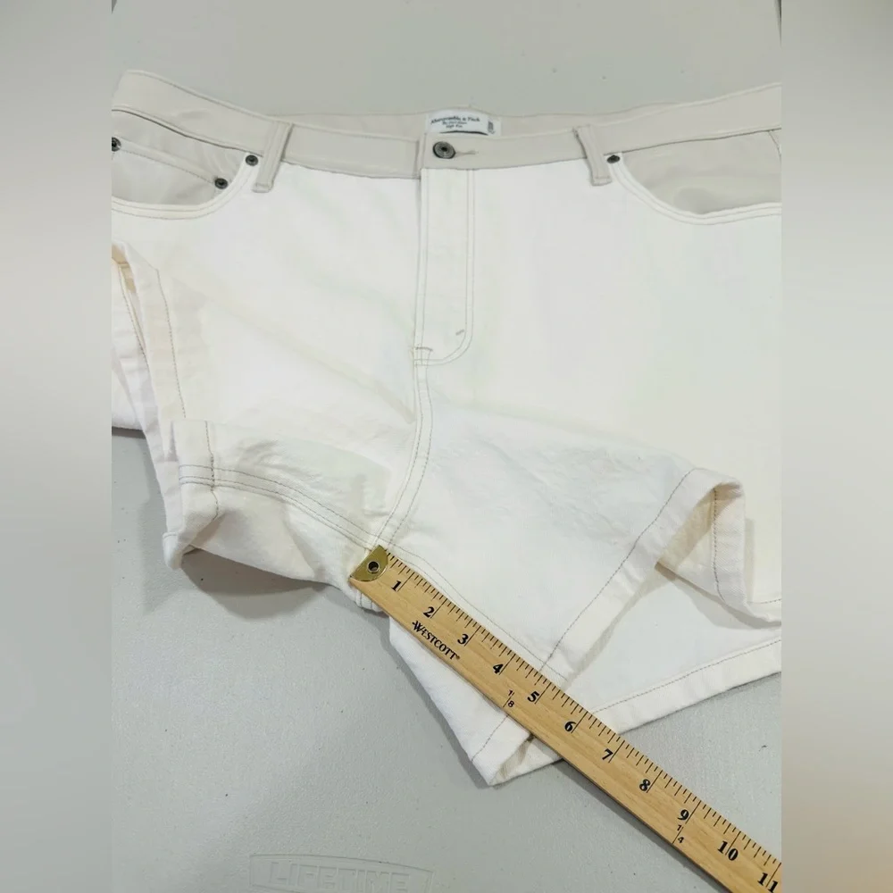 Abercrombie&Fitch Womens 35/20 HighRise Dad Short Faux Leather Waist Curve Love